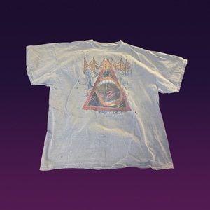 🦹🏻 Comfy Def Leopard Tee